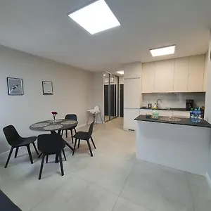 De Lux 45 Grabiszynska Apartment